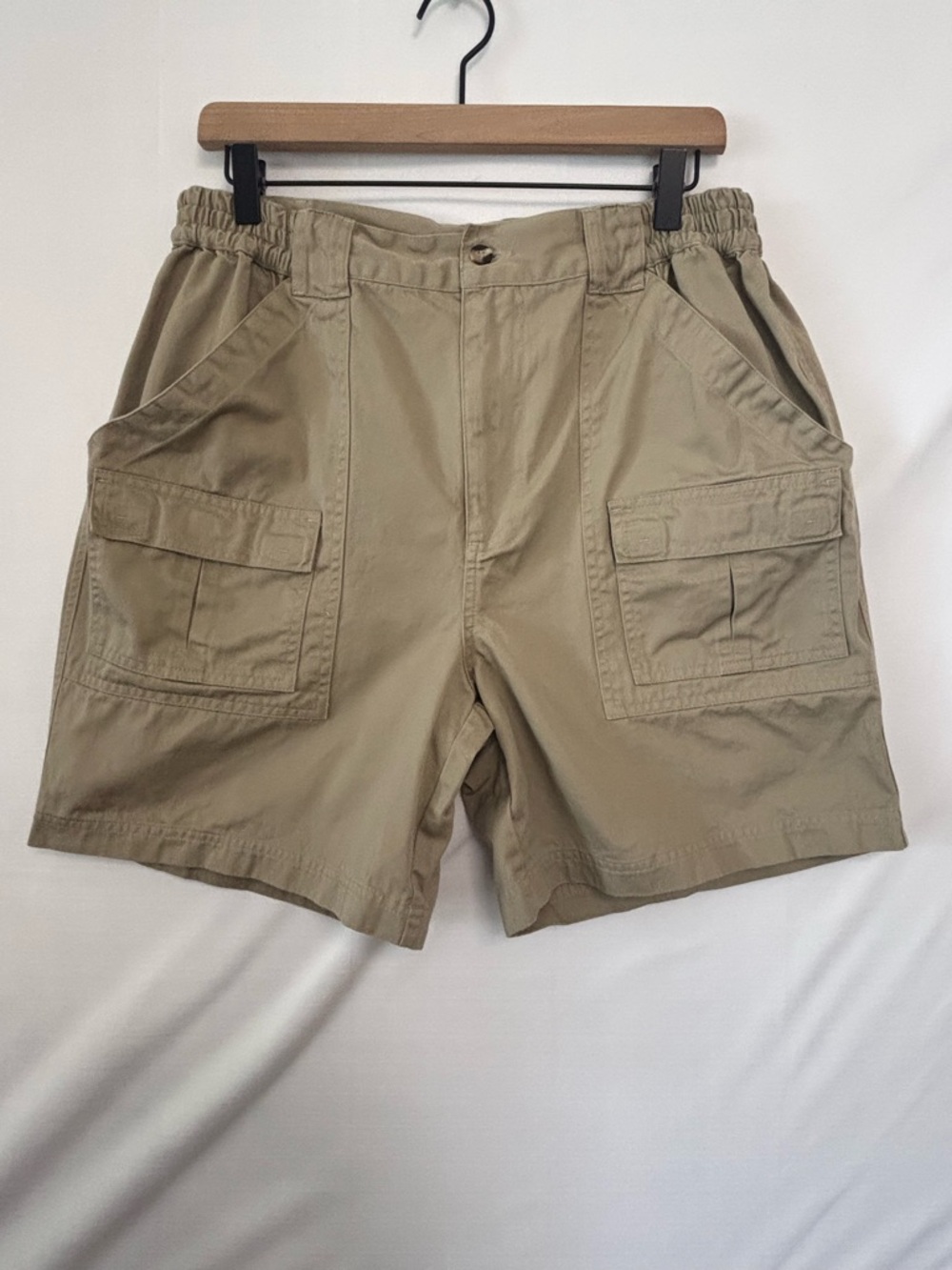 CARNIVAL Men’s Beige Cargo Shorts Size Medium